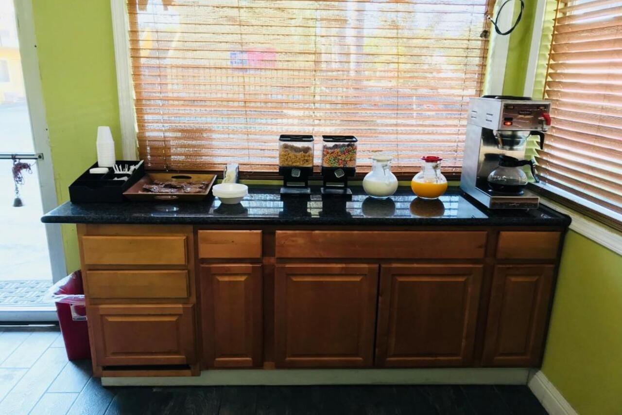 Americas Best Value Inn Visalia Luaran gambar