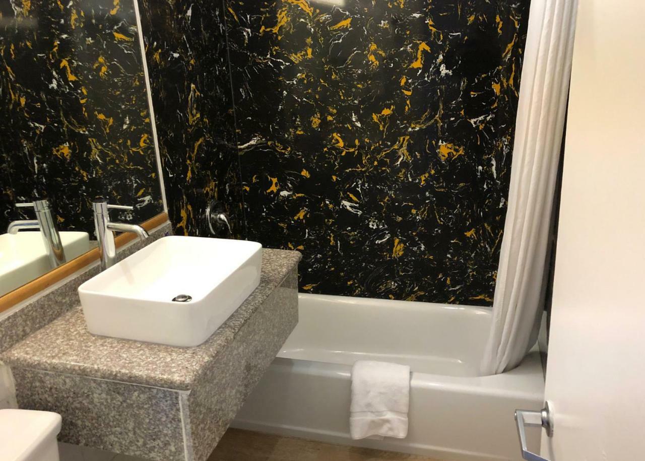 Americas Best Value Inn Visalia Luaran gambar